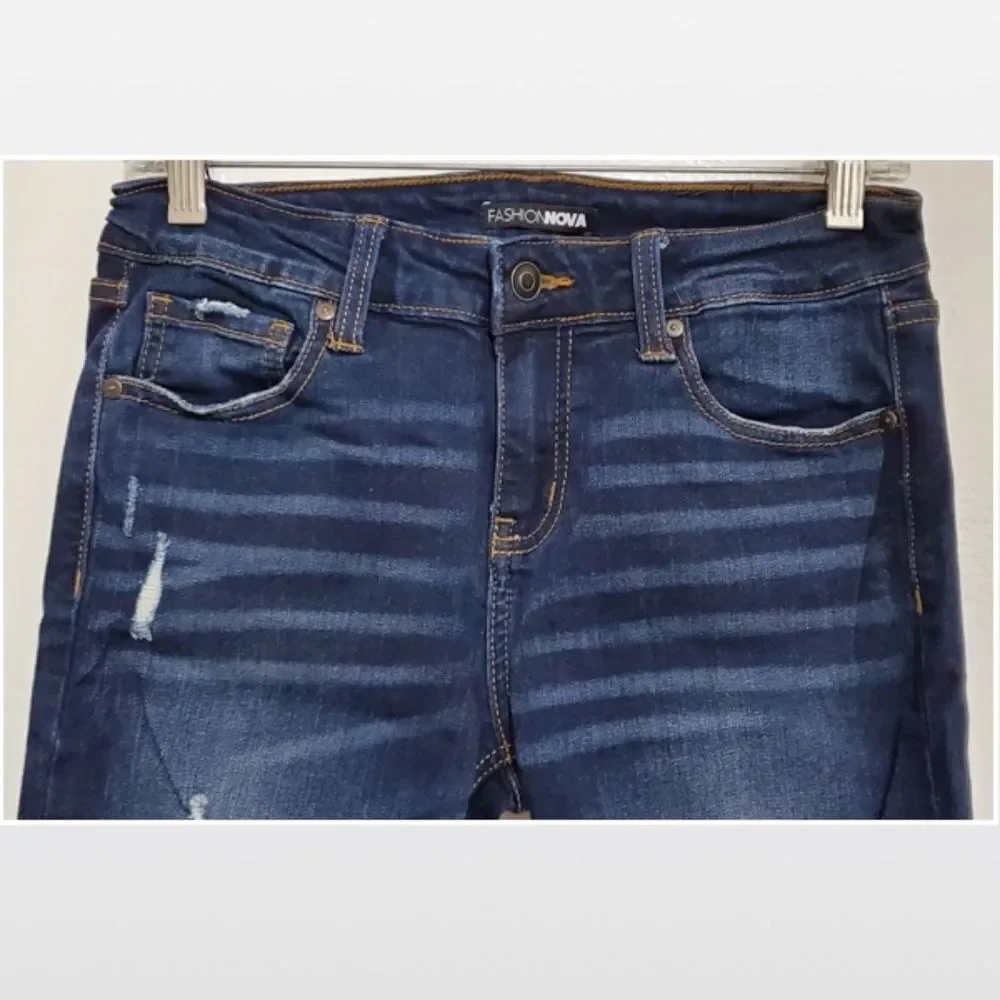 Fashion Nova Size 7 Mid Rise Skinny Blue Jeans